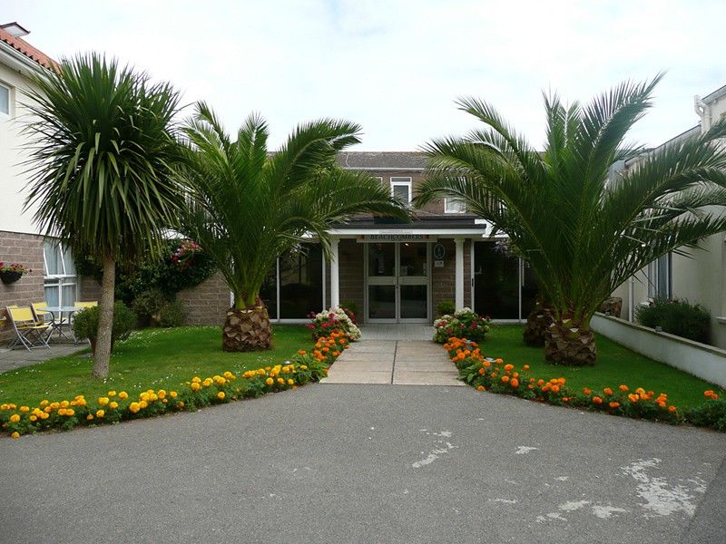 Beachcombers Hotel Grouville Exterior foto